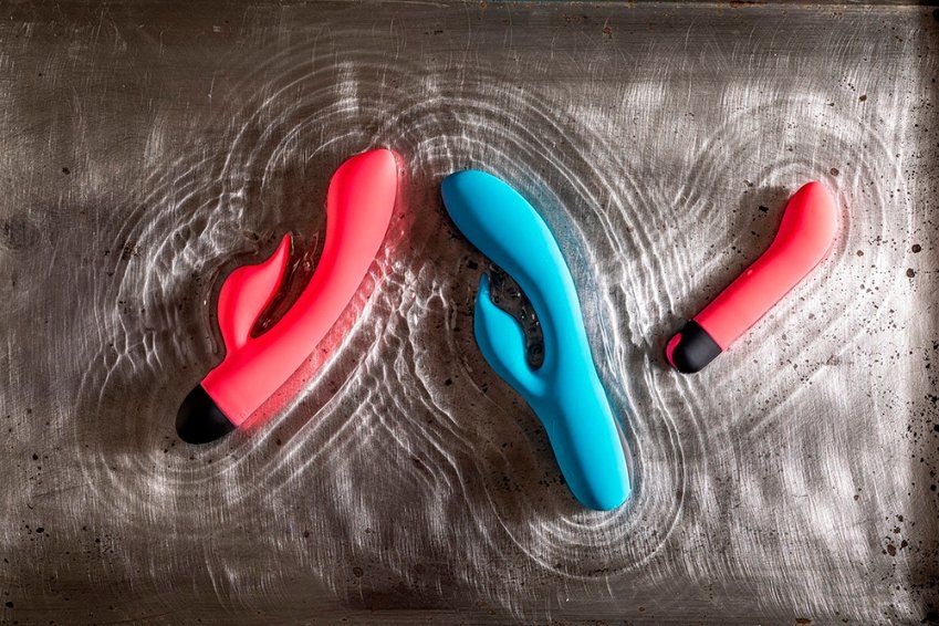 VIBRADOR CON ESTIMULADOR DE CLÍTORIS