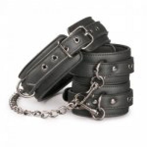 Esposas y collar BDSM